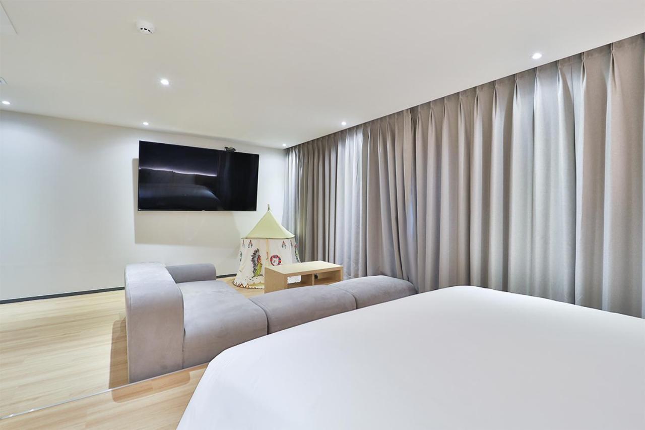 Custom Hotel Ilsan Ni Exterior foto